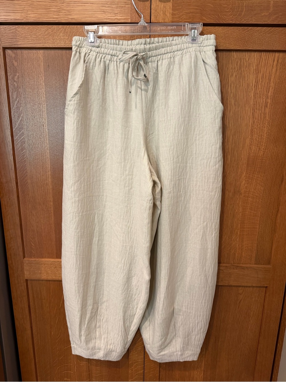 Max Studio Cream Textured Barrel style pants
